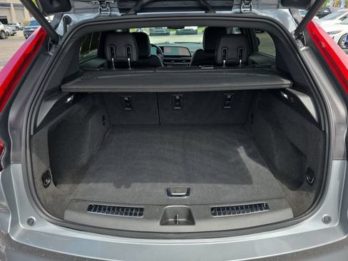 Used 2025 Cadillac XT4 Premium Luxury FWD image 31