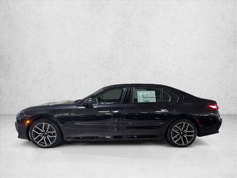 Used 2026 BMW 750e xDrive AWD/4WD image 9