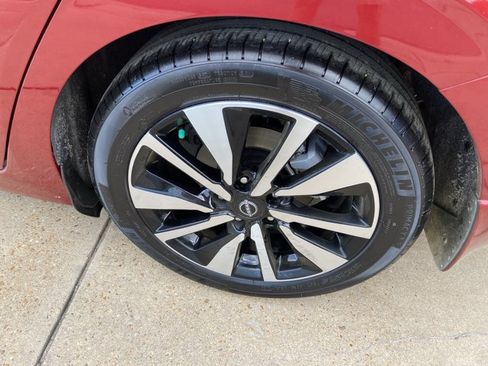 Used 2025 Nissan Sentra SV w/ SV Premium Package FWD image 32