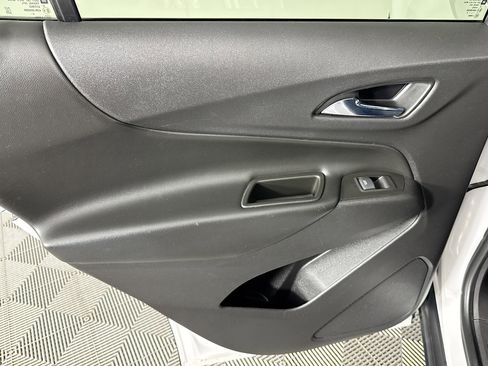 Used 2020 Chevrolet Equinox LT FWD image 25