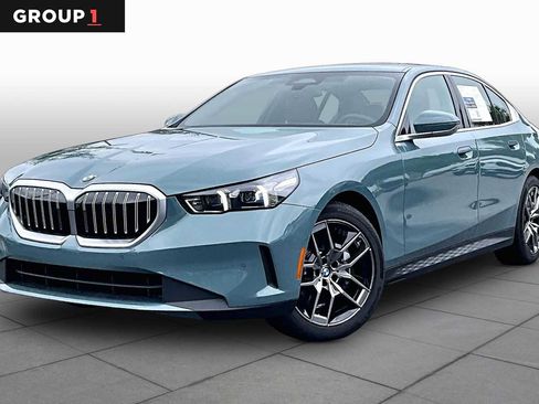 Certified 2026 BMW 530i RWD image 1