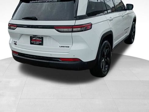 Used 2023 Jeep Grand Cherokee Limited w/ Luxury Tech Group II AWD/4WD image 3