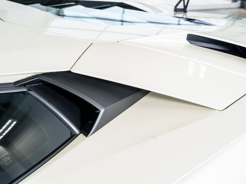 Used 2017 Lamborghini Aventador S image 25