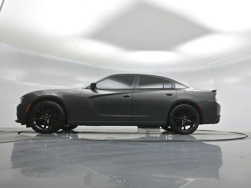 Used 2017 Dodge Charger SE w/ Blacktop Package RWD image 8