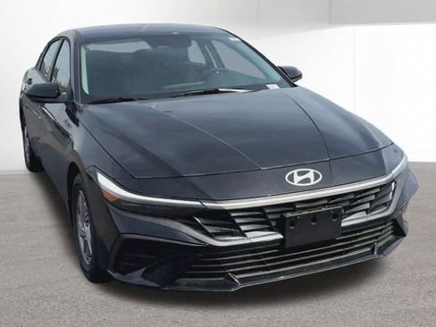 New 2026 Hyundai Elantra SE FWD image 3