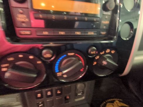 Used 2010 Toyota FJ Cruiser 4WD image 14