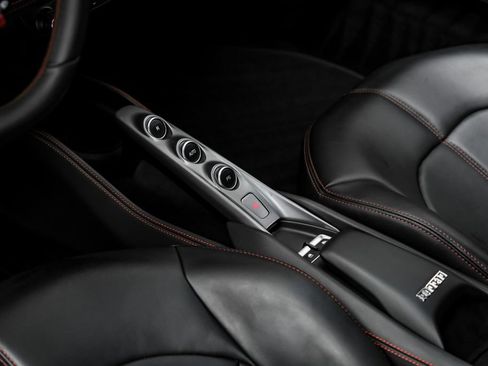 Used 2020 Ferrari F8 Tributo RWD image 26