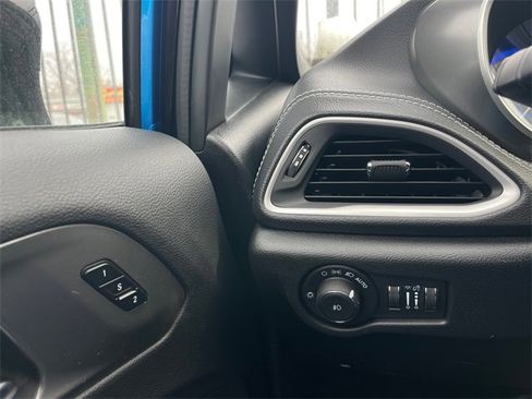 New 2026 Chrysler Pacifica Select w/ S Appearance Package image 18