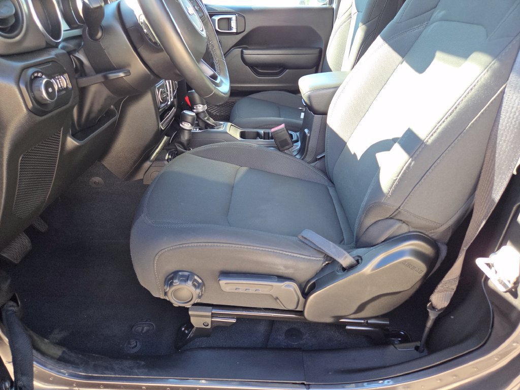 Used 2022 Jeep Wrangler Sport AWD/4WD image 6