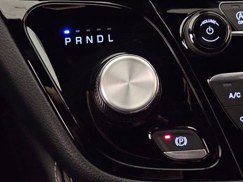 New 2026 Chrysler Pacifica Limited image 23