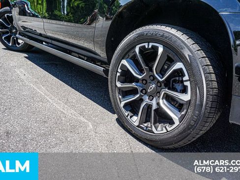 Used 2023 Chevrolet Suburban High Country AWD/4WD image 16