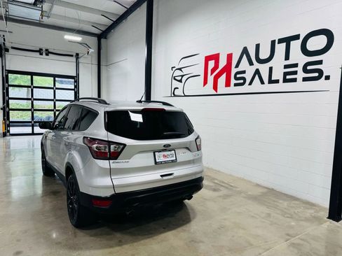Used 2018 Ford Escape SE w/ SE Sport Appearance Package image 2