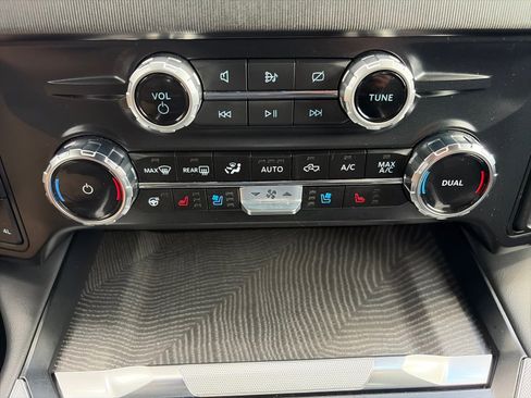 Used 2024 Ford F250 Platinum AWD/4WD image 22