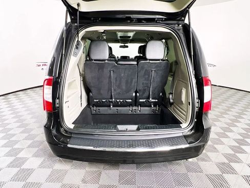 Used 2014 Chrysler Town & Country Touring image 26