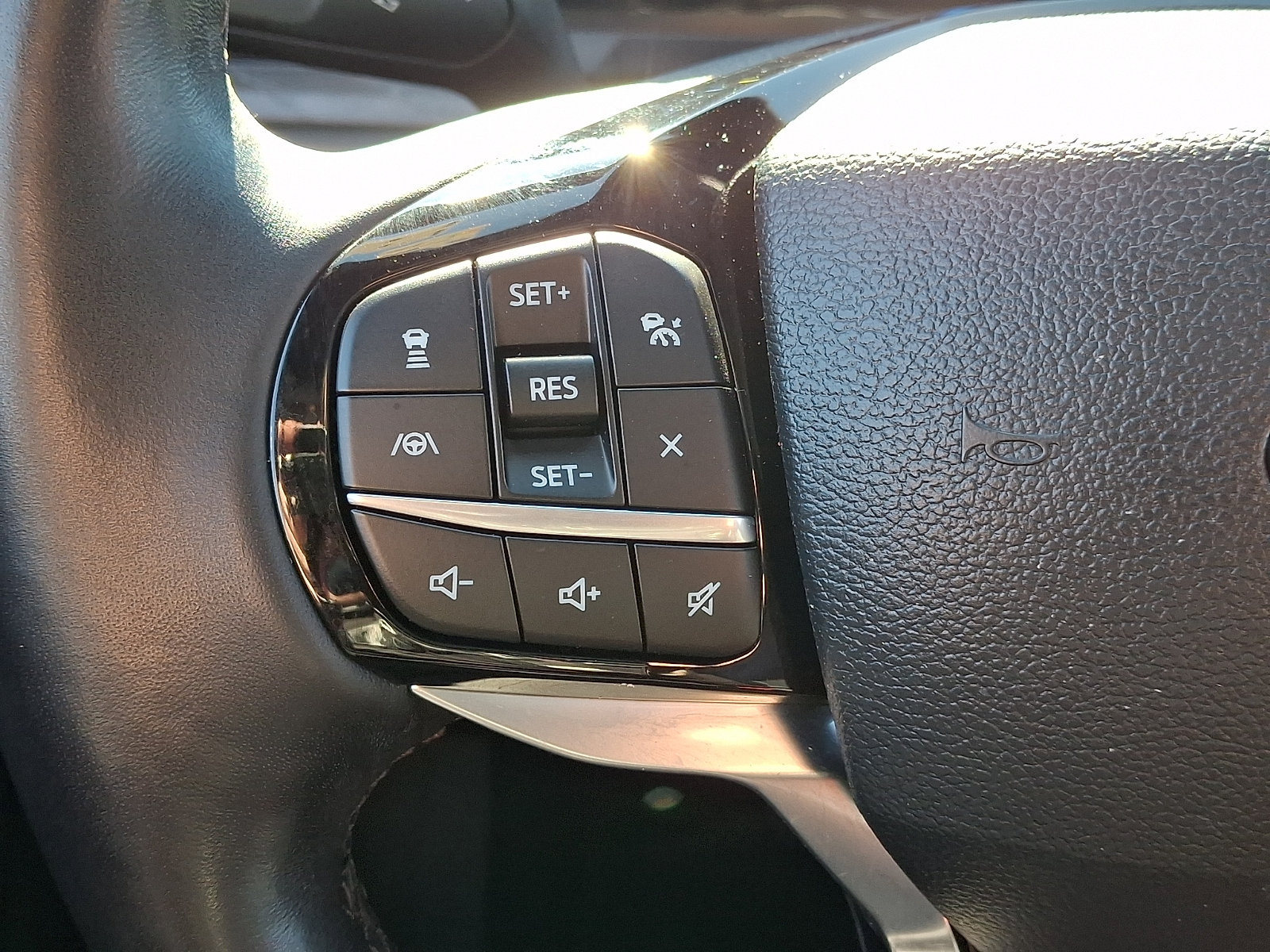 Certified 2023 Ford Explorer Platinum w/ Technology Package AWD/4WD image 30