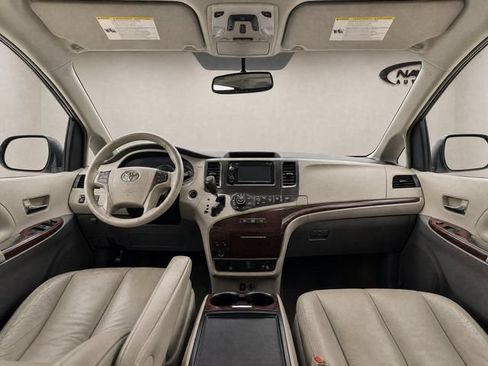 Used 2012 Toyota Sienna XLE w/ Entertainment Pkg FWD image 12
