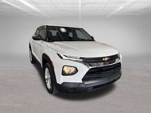 Used 2023 Chevrolet TrailBlazer LS FWD image 3