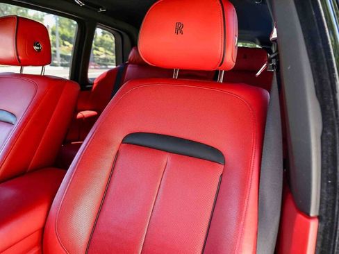 Used 2021 Rolls-Royce Cullinan Black Badge AWD/4WD image 38