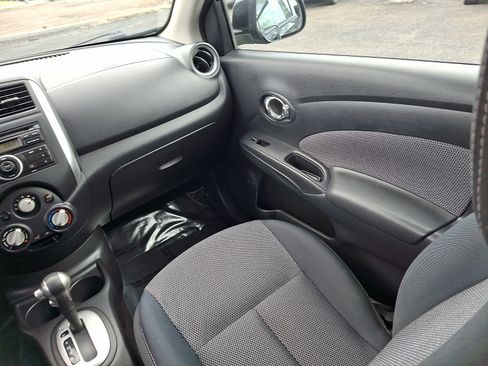 Used 2014 Nissan Versa SV FWD image 12