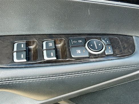 Used 2017 Kia Sorento LX image 17