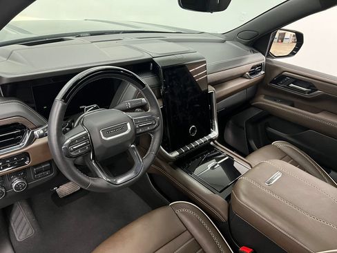 Used 2025 GMC Yukon Denali Ultimate AWD/4WD image 16
