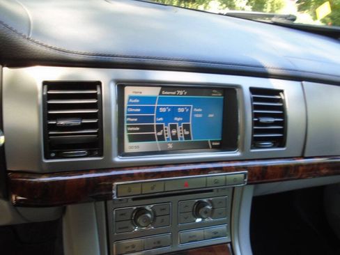 Used 2009 Jaguar XF Luxury RWD image 13