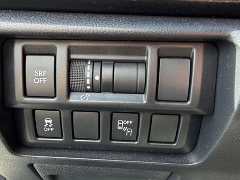 Used 2018 Subaru Crosstrek 2.0i Premium AWD/4WD image 23