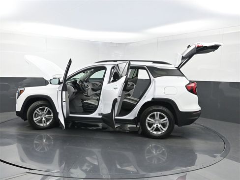 Used 2023 GMC Terrain SLE w/ Driver Convenience Package image 34