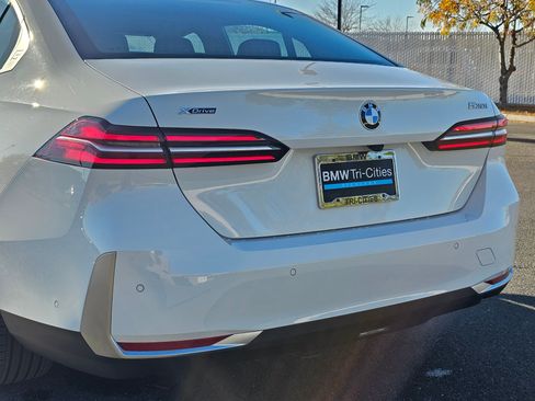 Certified 2025 BMW 530i xDrive 530i xDrive w/ Premium Package image 7