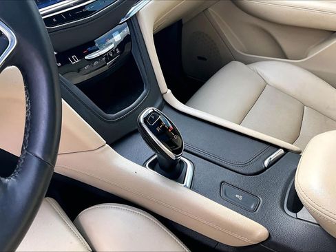 Used 2017 Cadillac XT5 Luxury w/ Driver Awareness Package FWD image 15