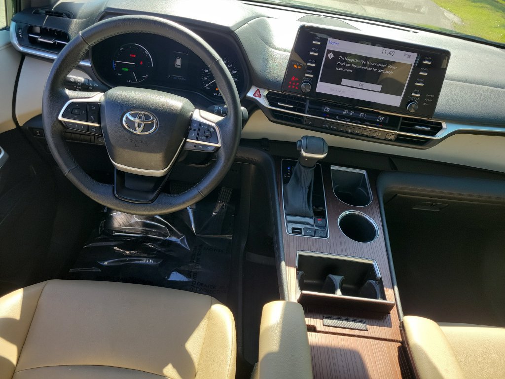 Used 2023 Toyota Sienna XLE FWD image 26