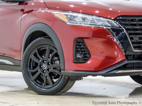 Used 2023 Nissan Kicks SR w/ SR Premium Package image 3