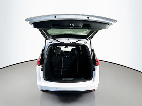 New 2027 Chrysler Pacifica Select FWD image 15