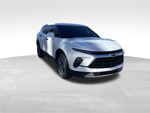 Certified 2025 Chevrolet Blazer LT image 2