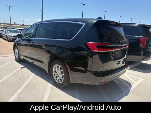 Used 2023 Chrysler Pacifica Touring-L FWD image 6