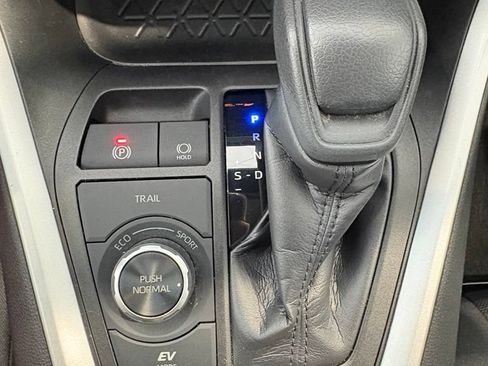 Used 2020 Toyota RAV4 XLE w/ Convenience Package AWD/4WD image 24
