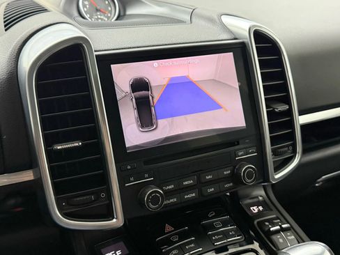 Used 2018 Porsche Cayenne Platinum Edition image 26