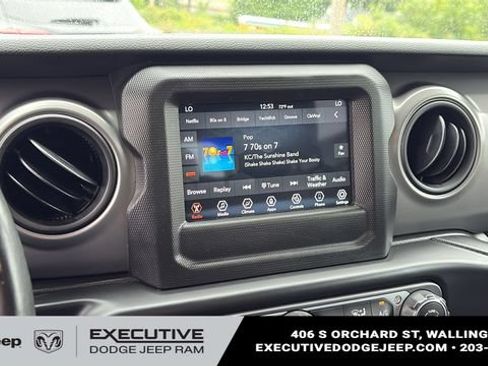 Used 2022 Jeep Gladiator Sport AWD/4WD image 16