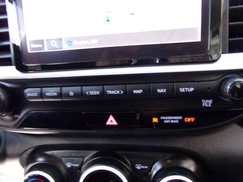 Used 2023 Hyundai Venue Limited FWD image 26