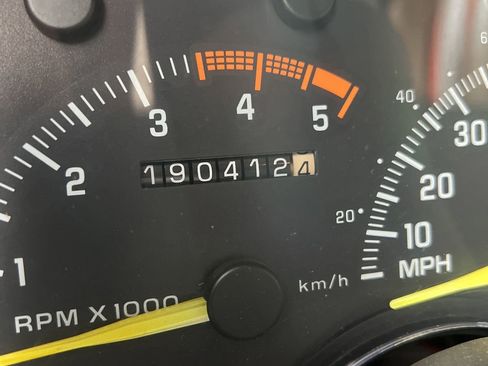 Used 1994 GMC Suburban 2500 image 14