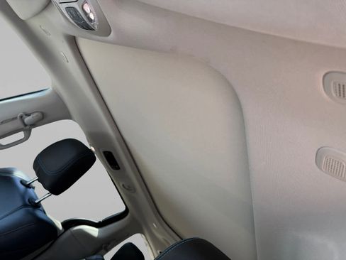 Used 2021 Chrysler Pacifica Touring-L w/ Uconnect Theater Family Group FWD image 12