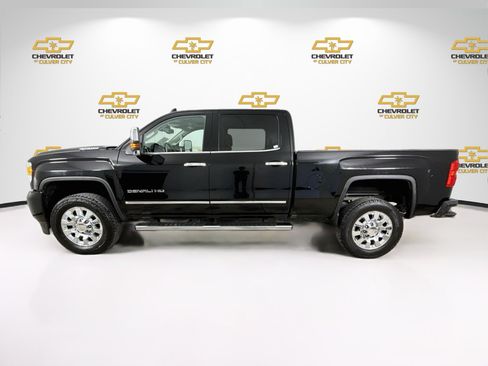 Used 2018 GMC Sierra 2500 Denali w/ Duramax Plus Package AWD/4WD image 5