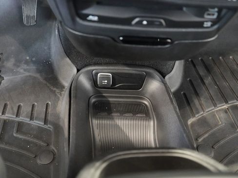 Used 2023 Chrysler Pacifica Touring-L w/ Uconnect Theater Family Group AWD/4WD image 23