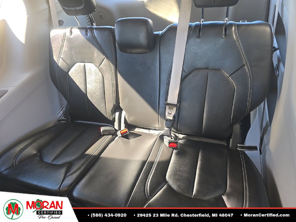 Used 2024 Chrysler Pacifica Touring-L FWD image 16