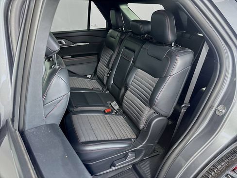 Used 2025 Ford Explorer ST-Line w/ ST-Line Street Pack AWD/4WD image 22
