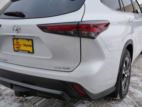 Certified 2024 Toyota Highlander XLE image 18