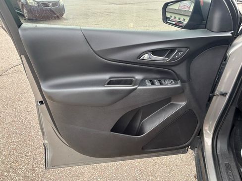 Used 2018 Chevrolet Equinox LT FWD image 14