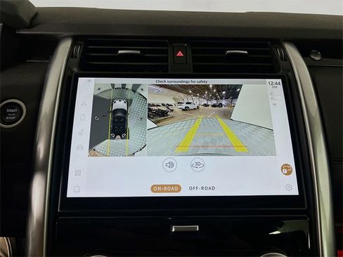 Used 2024 Land Rover Discovery S image 17