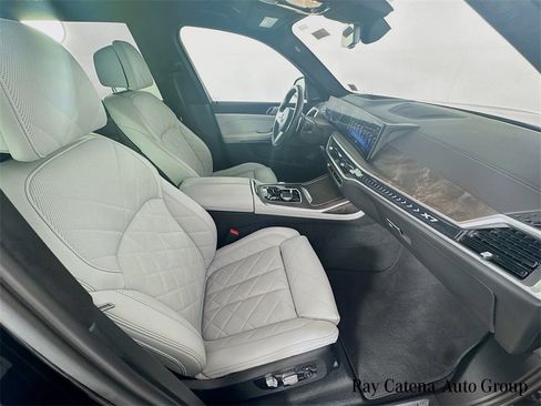 Used 2023 BMW X7 xDrive40i w/ M Sport Package image 31