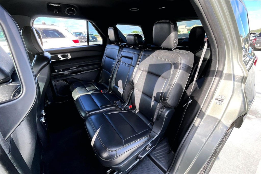 Used 2020 Ford Explorer XLT w/ Equipment Group 202A RWD image 28